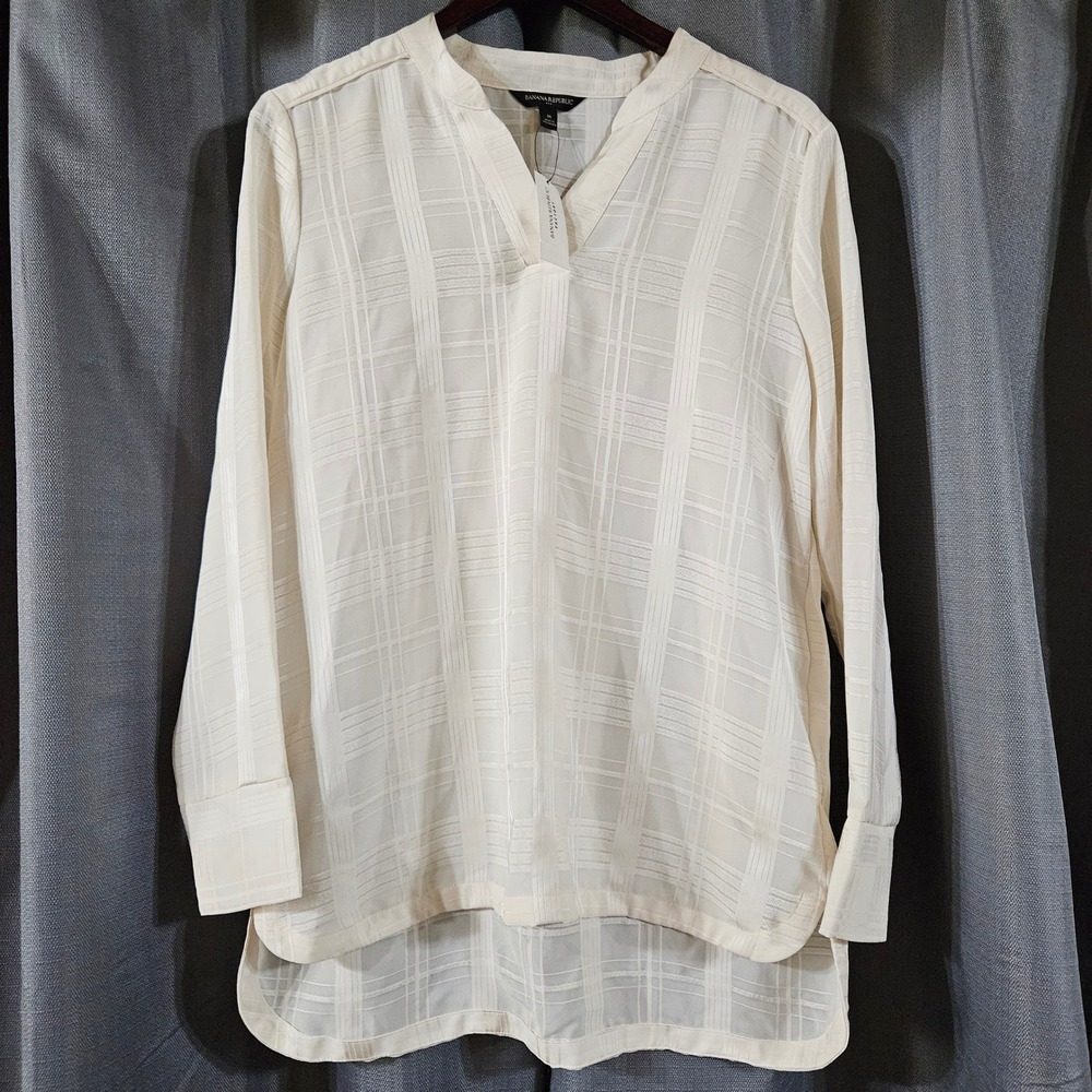 Banana Republic Factory Ivory Tonal Plaid Split Neck Blouse Womens Medium NWT‎